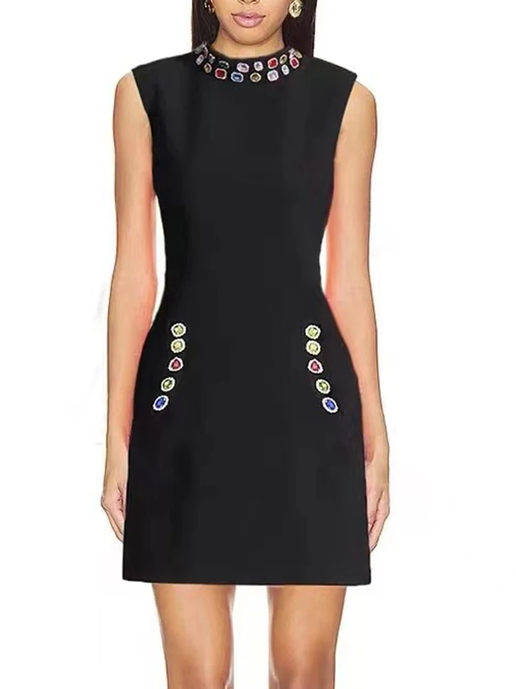 Heavy industry round neck sleeveless nail drill high waist A-line skirt spring and summer new fashion elegant straight dress.
Heavy industry round neck sleeveless nail drill high waist A-line skirt spring and summer new fashion elegant straight dress.