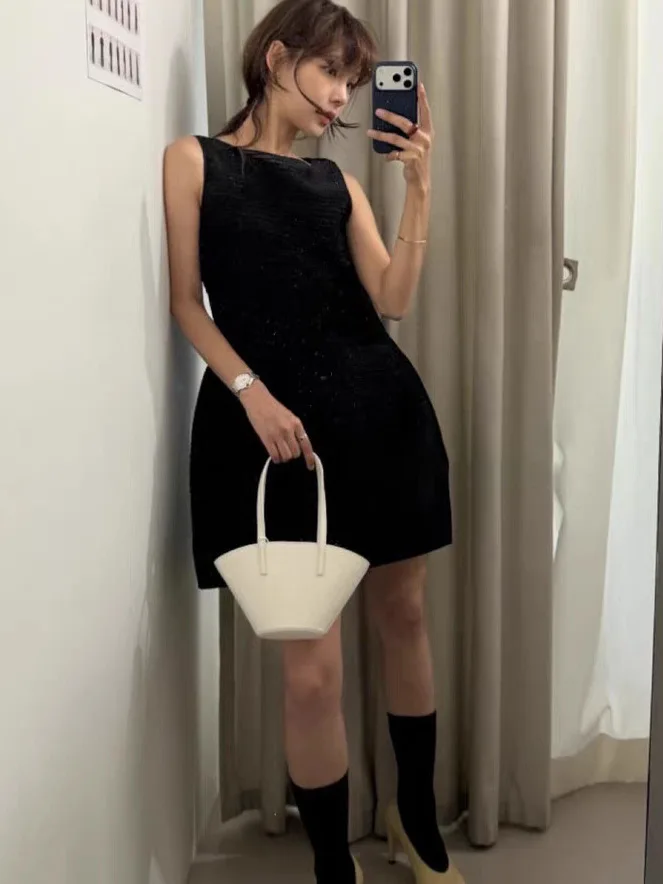 Slimming A-Line Dress Korean Style Sleeveless Women's Fashion Short Vest Skirt Elegant Ladylike Polyester Material
Slimming A-Line Dress Korean Style Sleeveless Women's Fashion Short Vest Skirt Elegant Ladylike Polyester Material