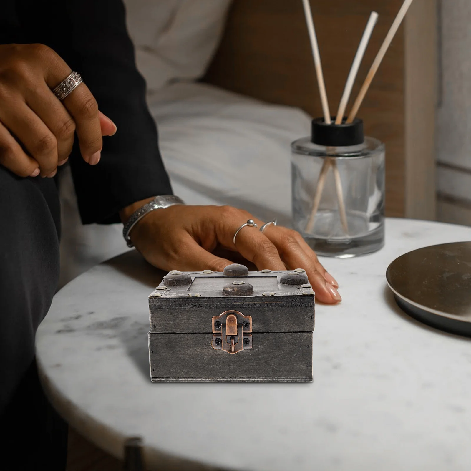 Wooden Card Storage Case Delicate Jewelry Box Compact Portable Jewelry Organizer Chic Trinket Storage Holder Trinket Box
Wooden Card Storage Case Delicate Jewelry Box Compact Portable Jewelry Organizer Chic Trinket Storage Holder Trinket Box