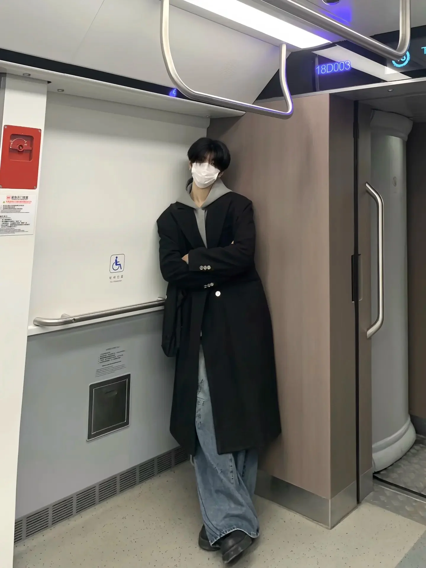 Мужское шерстяное пальто Zheyuan с утеплением на плечах, средней длины, ветрозащитная верхняя одежда, модный корейский стиль для высоких мужчин
Мужское шерстяное пальто Zheyuan с утеплением на плечах, средней длины, ветрозащитная верхняя одежда, модный корейский стиль для высоких мужчин