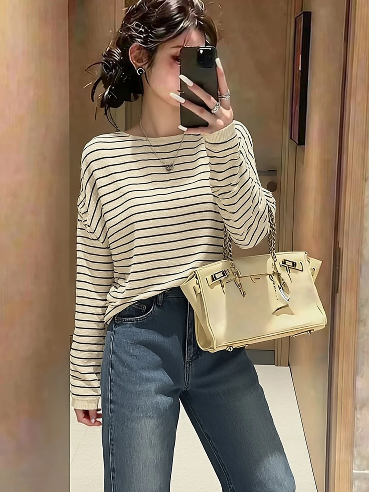 Soft Long Sleeve Knitted Shirt Striped Base Layer Lazy Style Spring Fashion Women's Premium Quality Straight Cut Knit Top
Soft Long Sleeve Knitted Shirt Striped Base Layer Lazy Style Spring Fashion Women's Premium Quality Straight Cut Knit Top