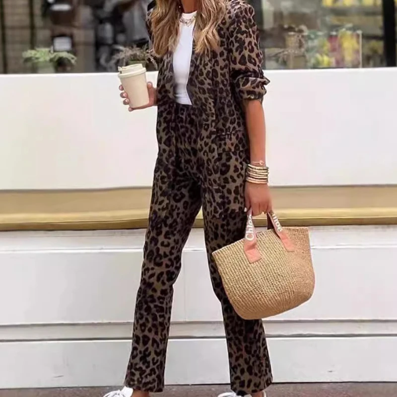 Fall/Winter 2025 Women's Leopard Print Long Sleeve Jacket and High Waist Pants Women's Suit
Fall/Winter 2025 Women's Leopard Print Long Sleeve Jacket and High Waist Pants Women's Suit