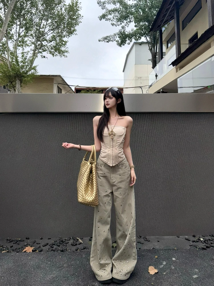 Летний женский шелковый комплект из двух предметов: боди на одно плечо и топ-жилет с завязками на талии
Летний женский шелковый комплект из двух предметов: боди на одно плечо и топ-жилет с завязками на талии