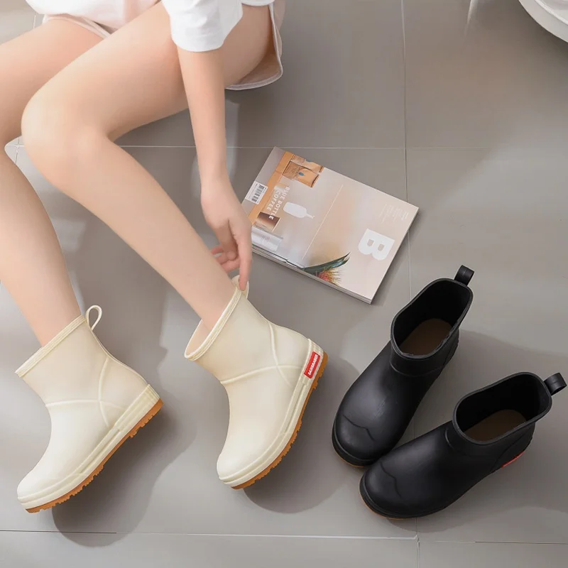 Fashionable Short Tube Rain Boots Men's Fleece Lined Non-slip Waterproof Korean Version Couple's Rubber Shoes
Fashionable Short Tube Rain Boots Men's Fleece Lined Non-slip Waterproof Korean Version Couple's Rubber Shoes