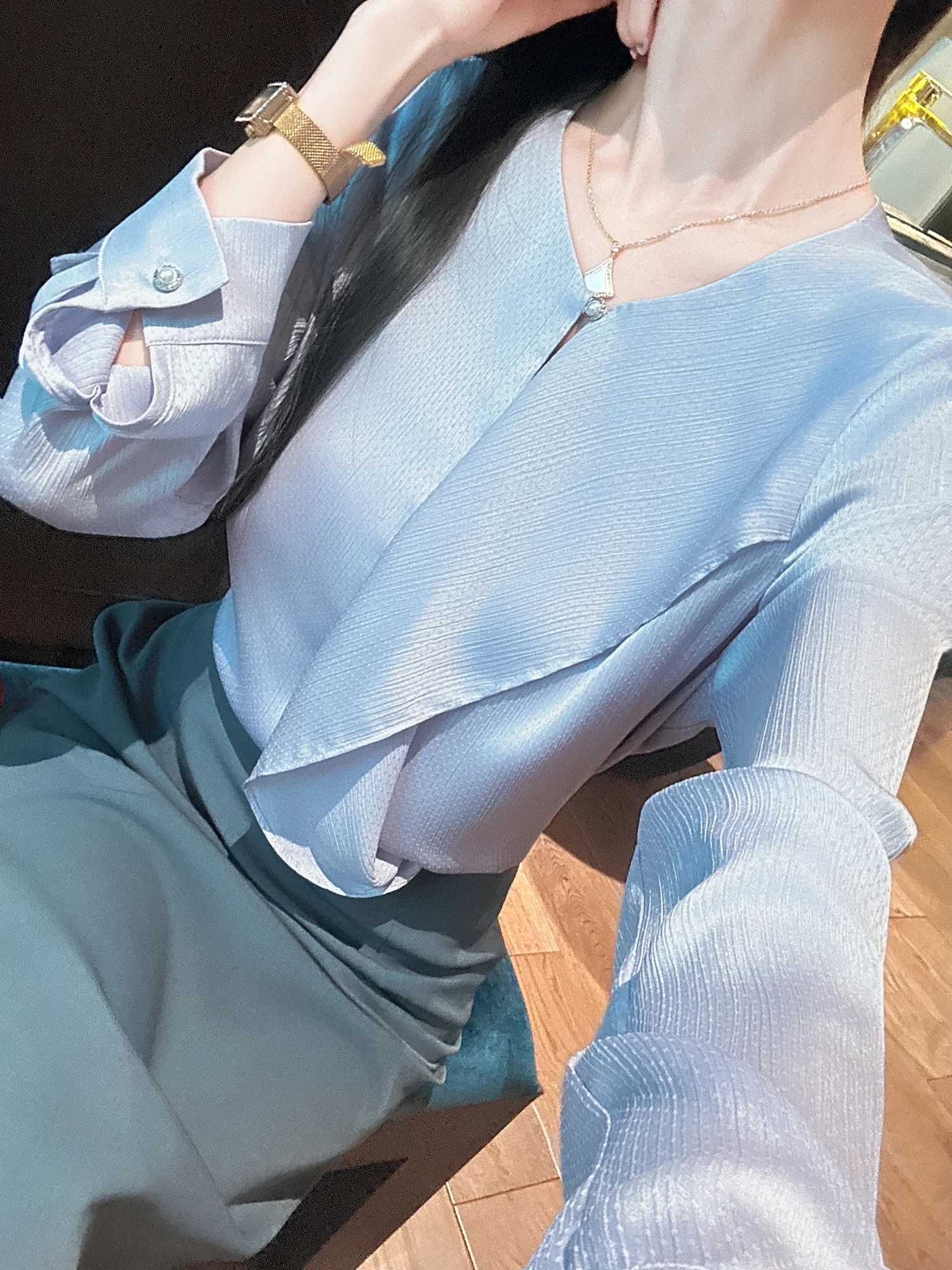 Женская приталенная рубашка You See Ele Slimming V-Ne Workwear из весенней коллекции, легкая, с длинным рукавом
Женская приталенная рубашка You See Ele Slimming V-Ne Workwear из весенней коллекции, легкая, с длинным рукавом