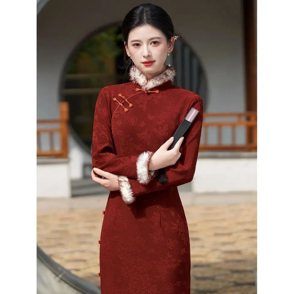 Красное утепленное женское платье из шелка в китайском стиле, новинка осени-зимы 2025, элитное, элегантное, молодежное
Красное утепленное женское платье из шелка в китайском стиле, новинка осени-зимы 2025, элитное, элегантное, молодежное