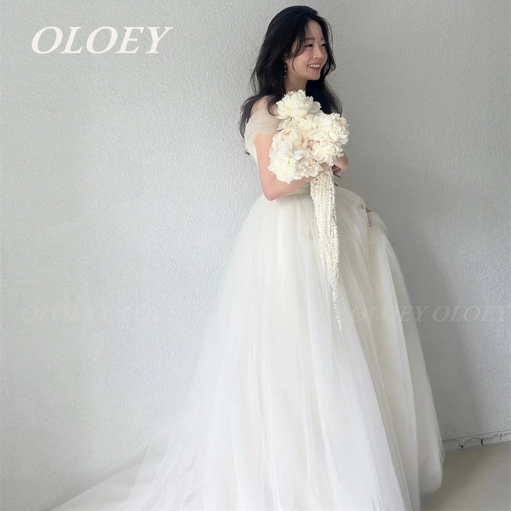 OLOEY Elegant Off Shoulder Korea Wedding Dress Soft Tulle A Line Photo Shoot Prom Dress Customized Floor Length Bridal Gown
OLOEY Elegant Off Shoulder Korea Wedding Dress Soft Tulle A Line Photo Shoot Prom Dress Customized Floor Length Bridal Gown