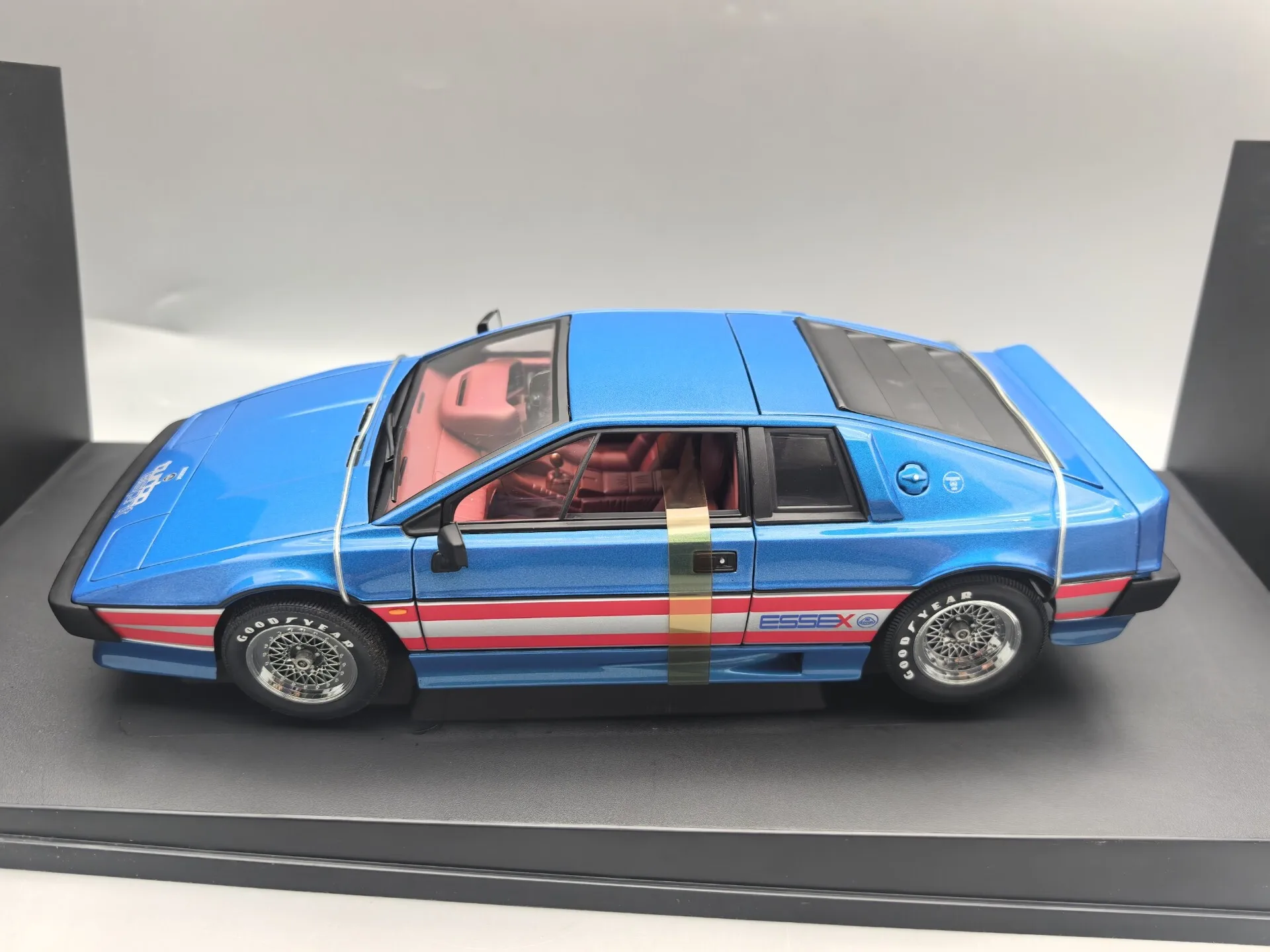 Autoart 1:18 Esprit Turbo ESSEX Version Blue Simulation Limited Edition All Open Alloy Metal Static Car Model Toy Gift
Autoart 1:18 Esprit Turbo ESSEX Version Blue Simulation Limited Edition All Open Alloy Metal Static Car Model Toy Gift
