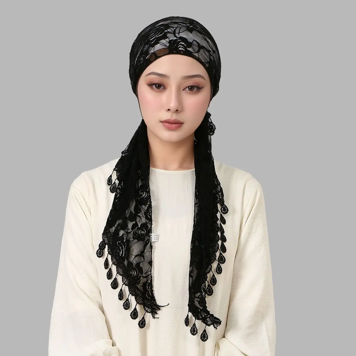 Vintage Breathable Muslim Hijabs Scarf for Women Thin Solid Color Lace Flower Embroidery Flower Mantilla Veils Headband Wrap
Vintage Breathable Muslim Hijabs Scarf for Women Thin Solid Color Lace Flower Embroidery Flower Mantilla Veils Headband Wrap