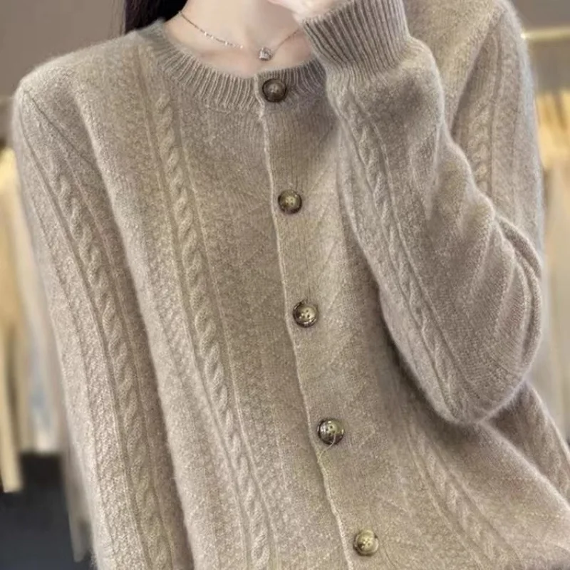 Z Spring and Autumn New Knitted Cardigan round Neck Loose Solid Color Top Korean Style Hundred Knitwear Soft Sweater Coat
Z Spring and Autumn New Knitted Cardigan round Neck Loose Solid Color Top Korean Style Hundred Knitwear Soft Sweater Coat