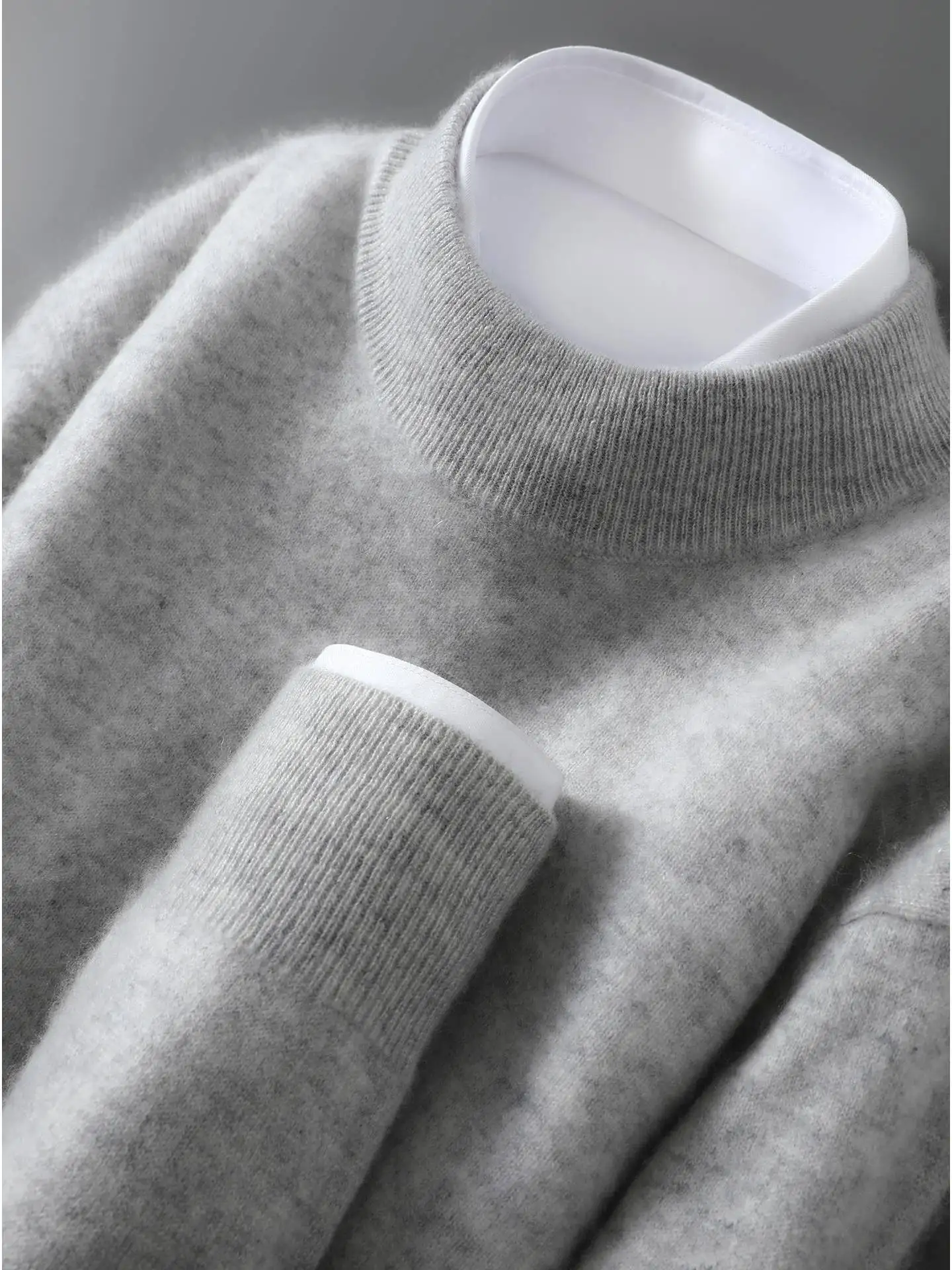 Новый осенне-зимний мужской свитер из 100% чистой шерсти с высоким воротником, повседневный, свободного кроя, с длинными рукавами, термо.
Новый осенне-зимний мужской свитер из 100% чистой шерсти с высоким воротником, повседневный, свободного кроя, с длинными рукавами, термо.