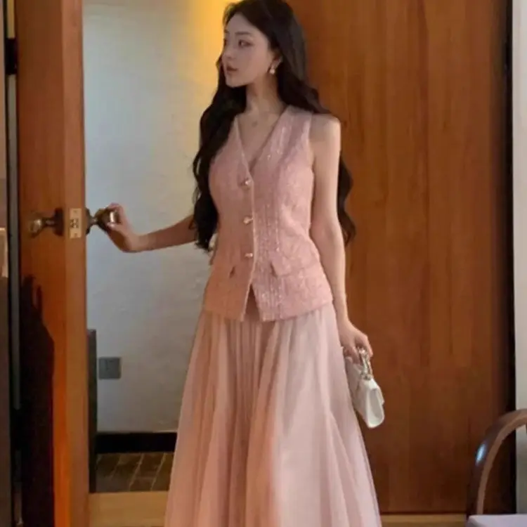 New High End Summer Women's two pieces set Fashion V-neck Sleeveless Slim Vest Top + Mesh Long Skirt Elegant Party Suit
New High End Summer Women's two pieces set Fashion V-neck Sleeveless Slim Vest Top + Mesh Long Skirt Elegant Party Suit