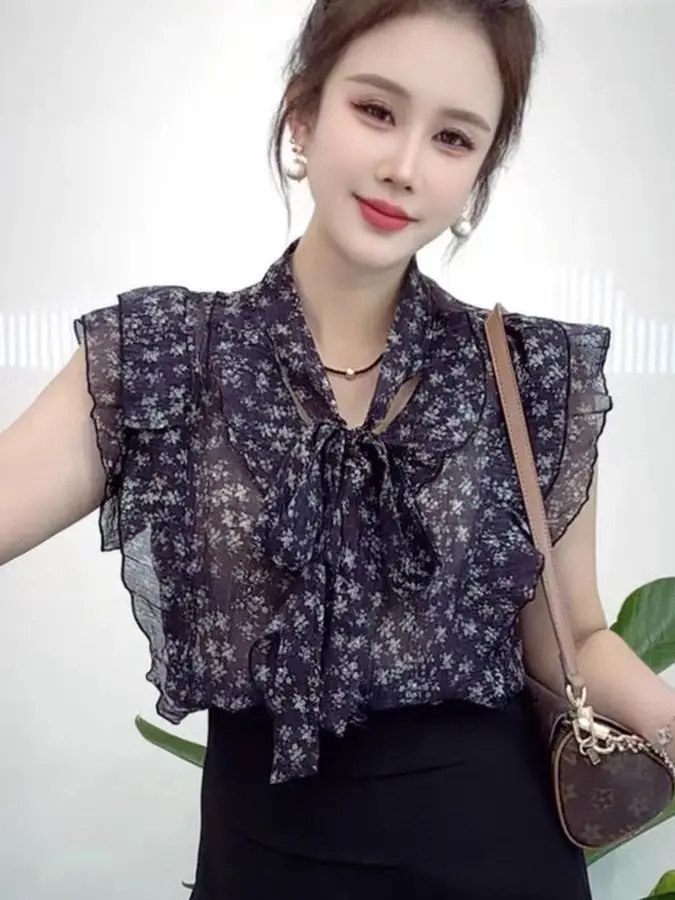 Korean Style Floral Print Chiffon Top Women's Sleeveless Summer New Breathable Slimming Top Lightweight V-neck Casual Shirt
Korean Style Floral Print Chiffon Top Women's Sleeveless Summer New Breathable Slimming Top Lightweight V-neck Casual Shirt