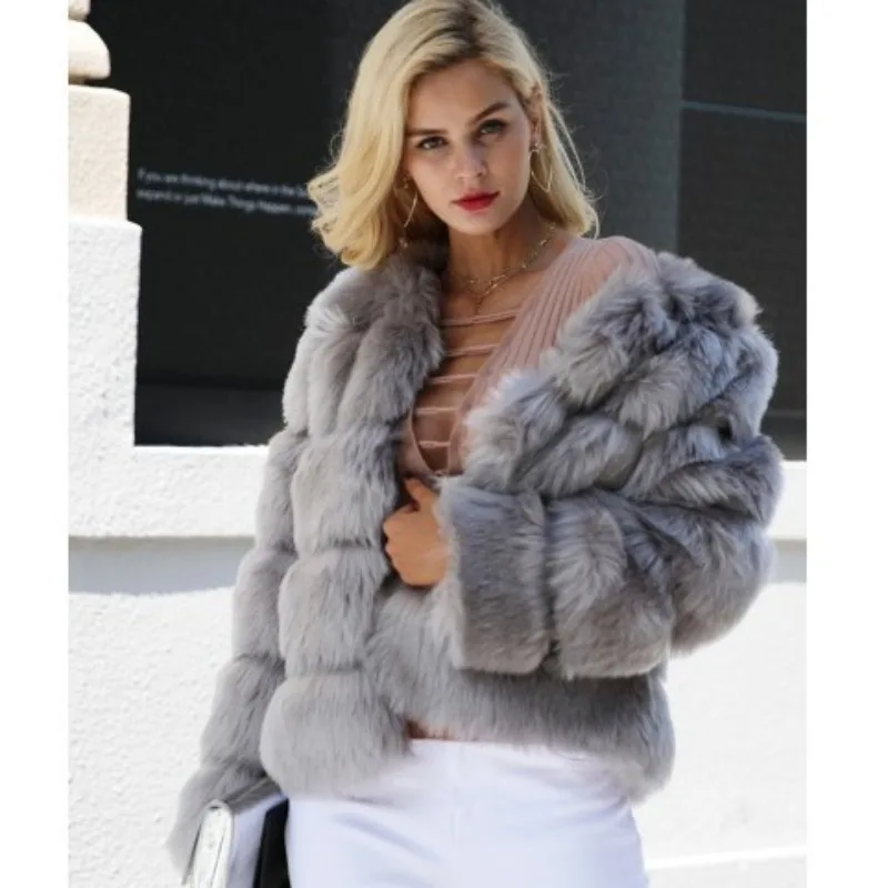 Europe, America, autumn and winter 2023 fox imitation jacket women's short long-sleeved fur artificial fur short thin
Europe, America, autumn and winter 2023 fox imitation jacket women's short long-sleeved fur artificial fur short thin