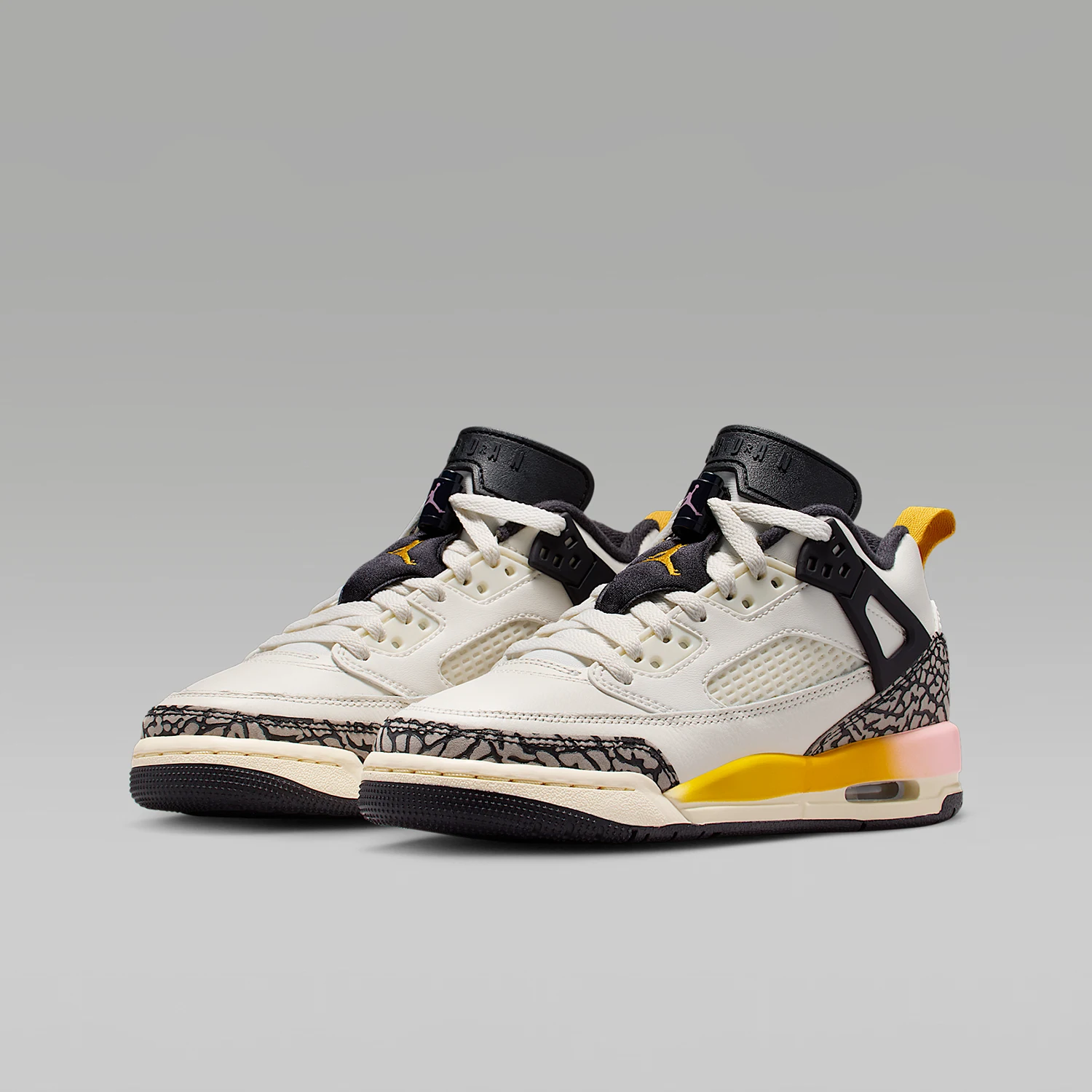 Nike genuine JORDAN GS Women's Big Kids' Cushioned Patchwork Basketball Shoes FQ3950-107
Nike genuine JORDAN GS Women's Big Kids' Cushioned Patchwork Basketball Shoes FQ3950-107