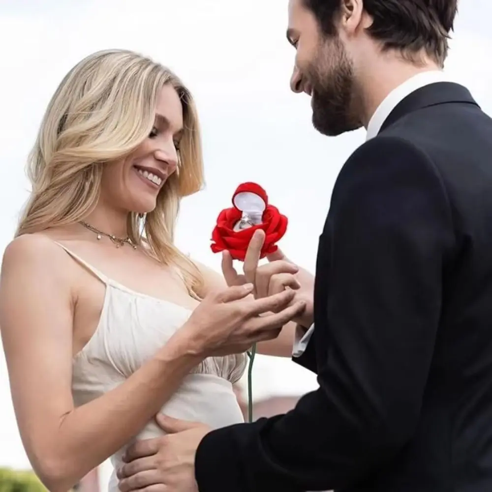 Creative Wedding Ring Holder Red Velvet Earrings Jewelry Display Box Realistic Long Root Rose Ring Bearer Case Jewelry Storage
Creative Wedding Ring Holder Red Velvet Earrings Jewelry Display Box Realistic Long Root Rose Ring Bearer Case Jewelry Storage