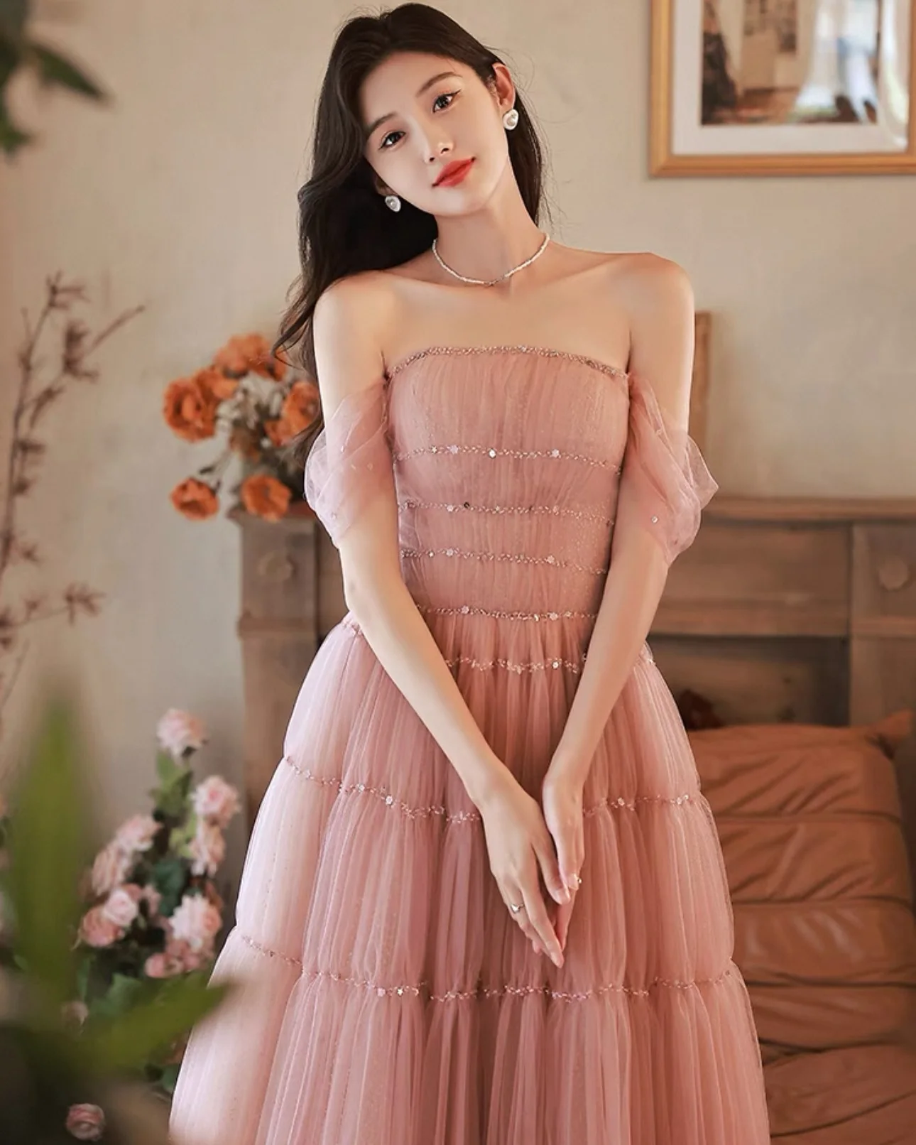 Customized Pink Lace Sleeveless Evening Dresses Tube Top Ruffle Sequin Floor Length Ball Gowns Wedding Bridesmaid Banquet Party
Customized Pink Lace Sleeveless Evening Dresses Tube Top Ruffle Sequin Floor Length Ball Gowns Wedding Bridesmaid Banquet Party
