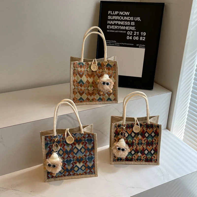New Linen Diamond Pattern Tote Bag Large Capacity Jute Tote Bag Portable Bento Bag Imitation Linen Shopping Bag Organizer Bag
New Linen Diamond Pattern Tote Bag Large Capacity Jute Tote Bag Portable Bento Bag Imitation Linen Shopping Bag Organizer Bag