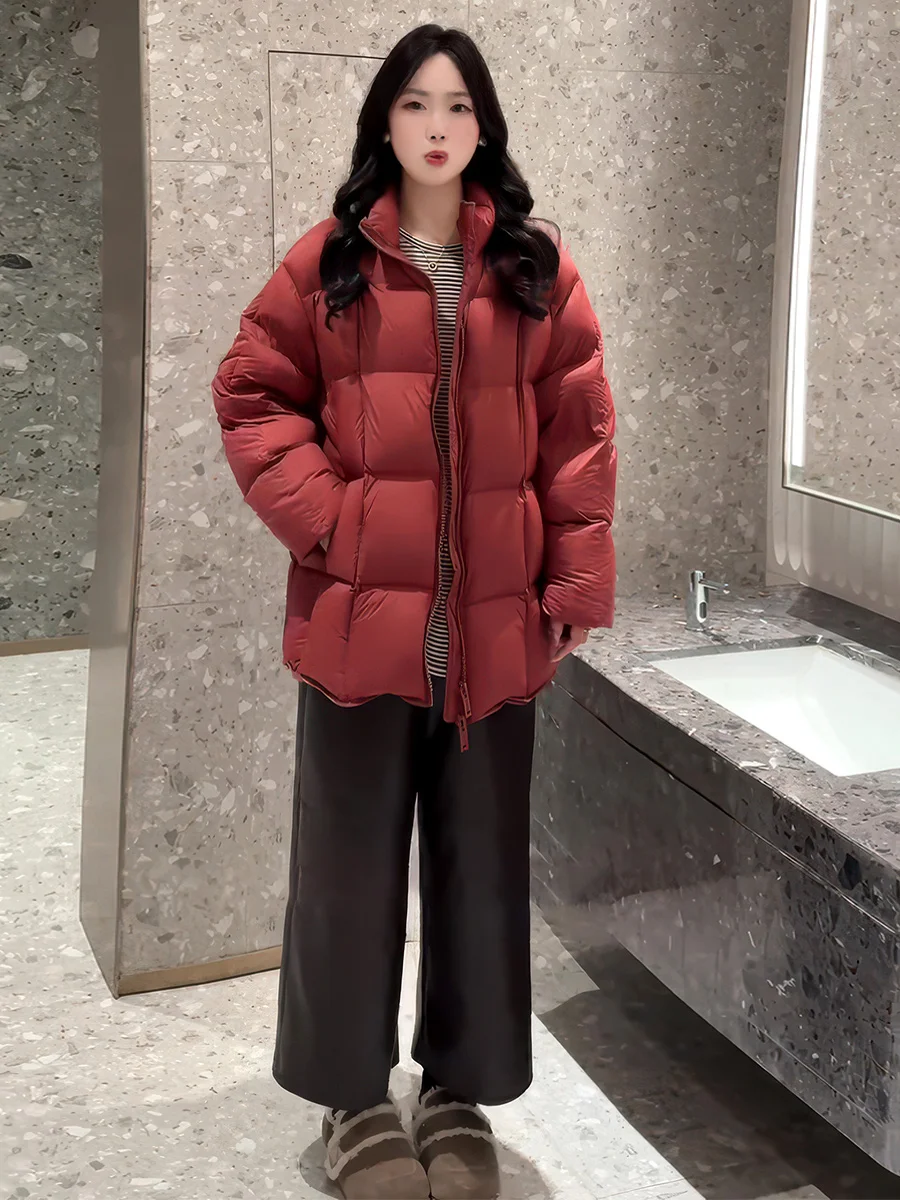 Красная женская зимняя куртка с воротником-стойкой, свободного кроя, средней длины, с наполнителем из 90% белого утиного пуха, верхняя одежда для Нового года
Красная женская зимняя куртка с воротником-стойкой, свободного кроя, средней длины, с наполнителем из 90% белого утиного пуха, верхняя одежда для Нового года