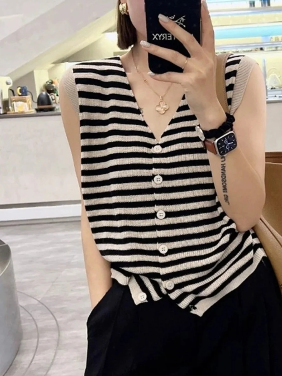 Ele Stripe Svel Top Women's Faionable Design Summer New Sle V-ne Single-button Closure Regular Length Vest
Ele Stripe Svel Top Women's Faionable Design Summer New Sle V-ne Single-button Closure Regular Length Vest