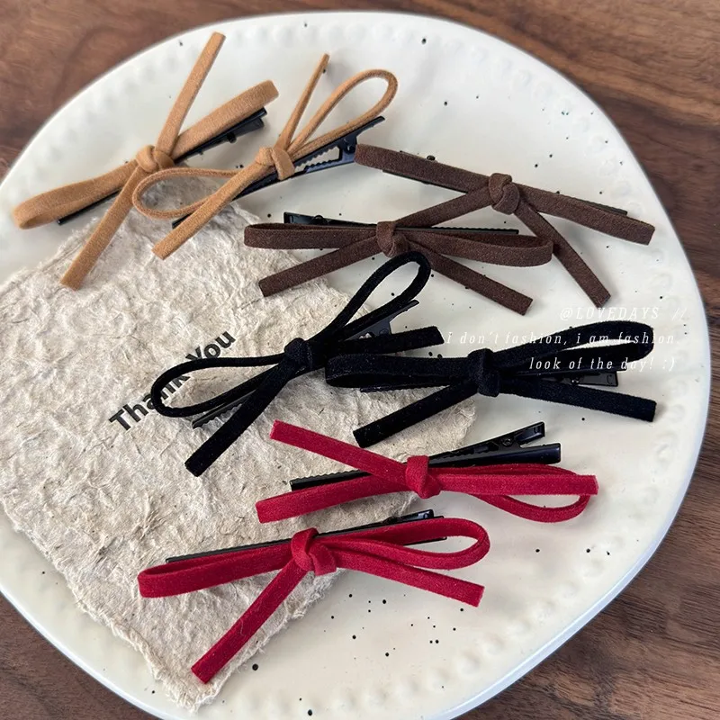 Side Hair Clip Red Suede Bow Fringe Bangs Holder Elegant Warm Velvet Alloy Clip Daily Fall Winter Hair Accessory Women
Side Hair Clip Red Suede Bow Fringe Bangs Holder Elegant Warm Velvet Alloy Clip Daily Fall Winter Hair Accessory Women