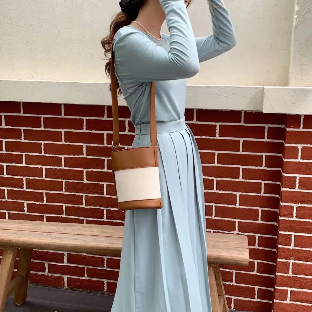 Classic Women's Crossbody Bag By Famous Designer Leather Construction Popular Elegant Luxury Brand for Daily Commute
Classic Women's Crossbody Bag By Famous Designer Leather Construction Popular Elegant Luxury Brand for Daily Commute
