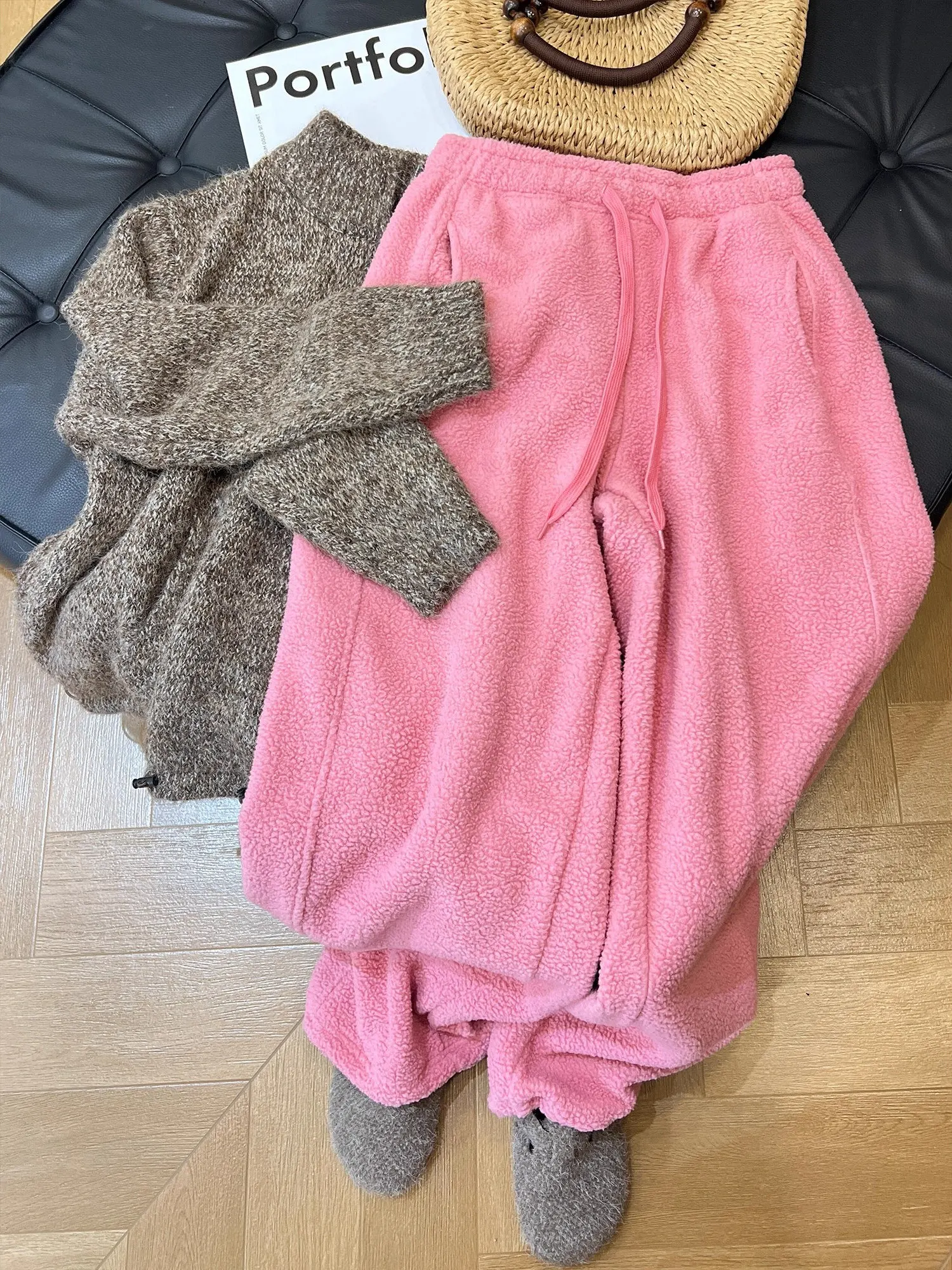Ladies Thickened Fleece Lined Lazy Style Pink Winter Straight Leg Casual Pants High Waist Trousers for Young Women 18-24
Ladies Thickened Fleece Lined Lazy Style Pink Winter Straight Leg Casual Pants High Waist Trousers for Young Women 18-24