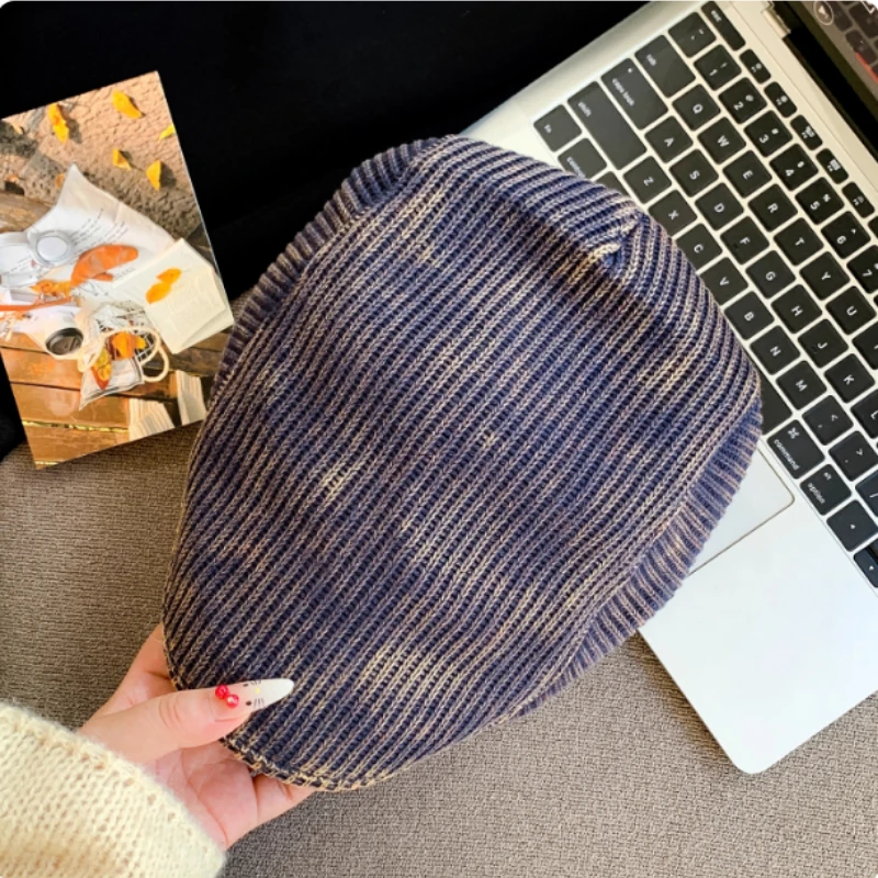 Японская винтажная полосатая вязаная шапка для мужчин и женщин, осенне-зимняя теплая трендовая градиентная цветная береты с короткими полями, кепка
Японская винтажная полосатая вязаная шапка для мужчин и женщин, осенне-зимняя теплая трендовая градиентная цветная береты с короткими полями, кепка