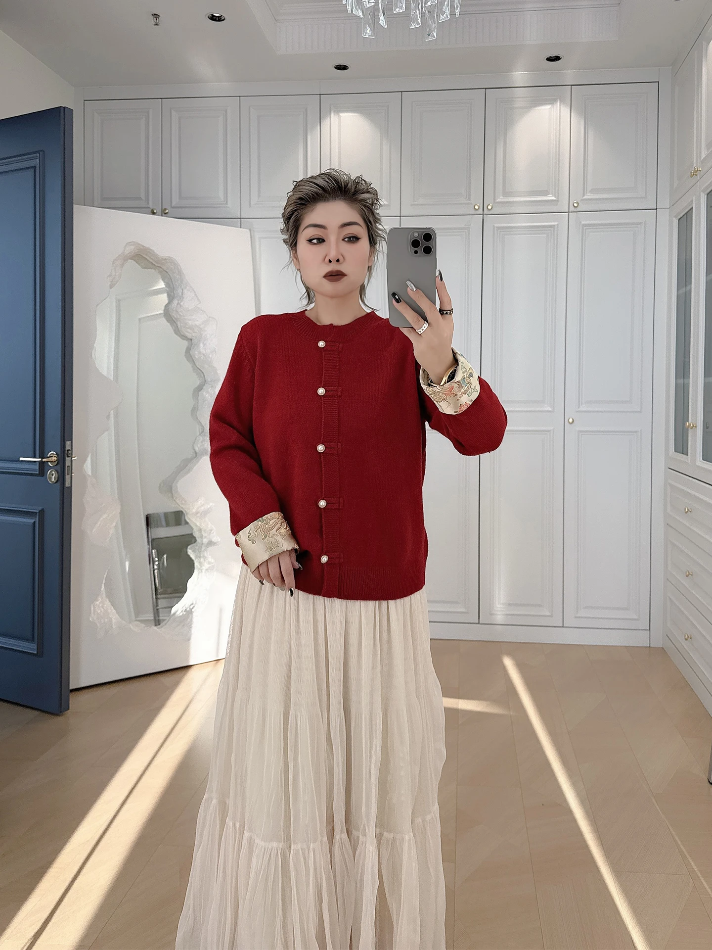 Новогодний свободный вязаный свитер больших размеров для женщин: традиционный китайский топ, скрывающий недостатки фигуры, для полных женщин
Новогодний свободный вязаный свитер больших размеров для женщин: традиционный китайский топ, скрывающий недостатки фигуры, для полных женщин