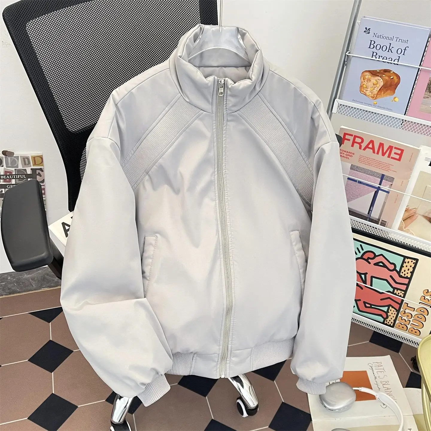American Style Deconstructed Flight Jacket Cotton Coat Men's Winter Thick Warm Cleanfit Silhouette Stand Collar Cotton Outerwear
American Style Deconstructed Flight Jacket Cotton Coat Men's Winter Thick Warm Cleanfit Silhouette Stand Collar Cotton Outerwear