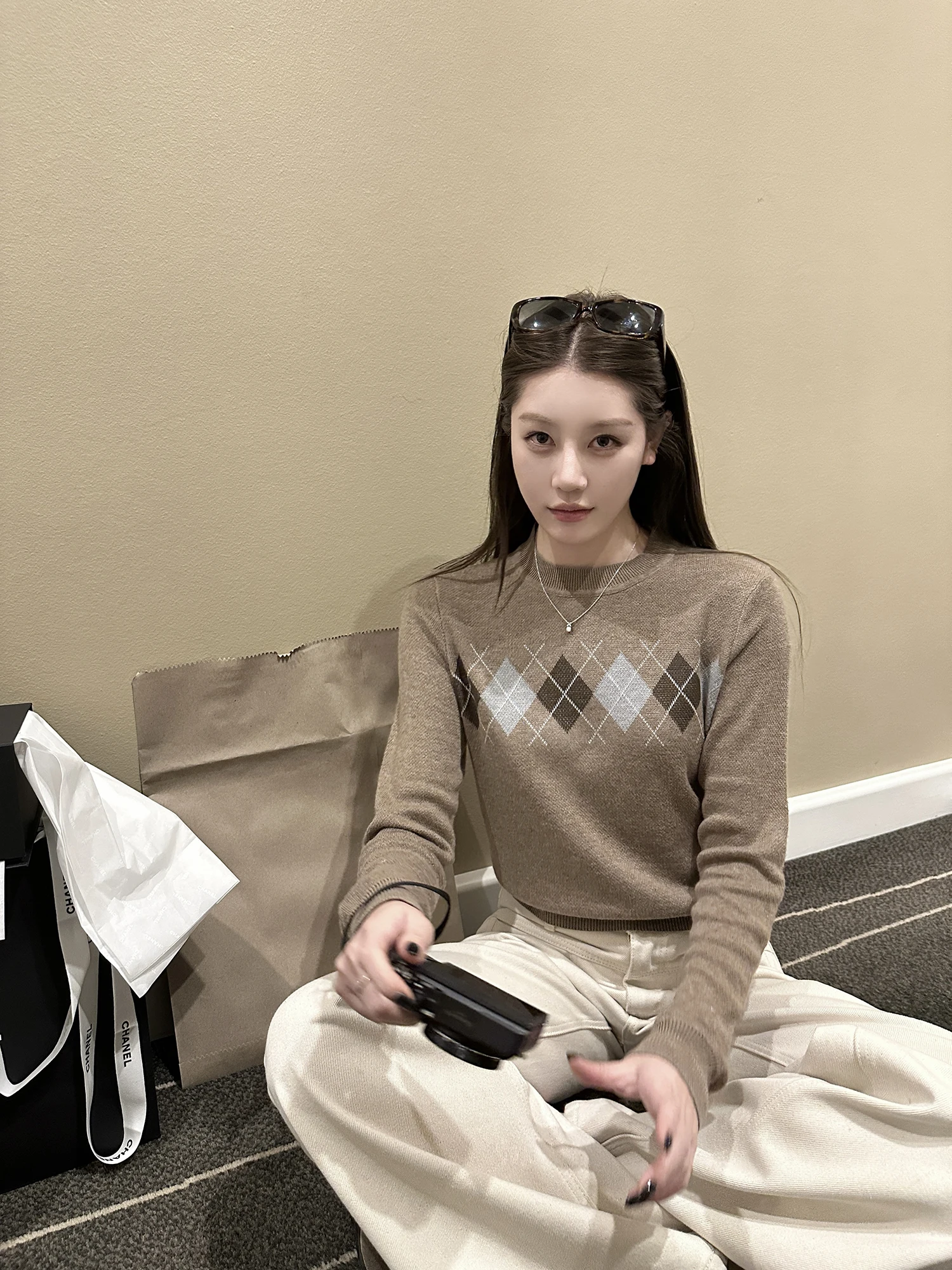 Вязаный свитер Dibaoxi Retro Diamond ID Round Ne из двухцветной шерсти для женщин, осенне-зимняя базовая одежда
Вязаный свитер Dibaoxi Retro Diamond ID Round Ne из двухцветной шерсти для женщин, осенне-зимняя базовая одежда