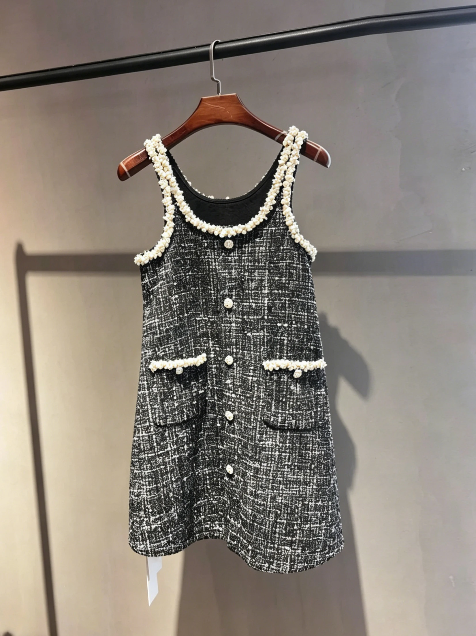 Retro Plaid Dress Women's High-End Unique Super Beautiful Miss Rich Sleeveless Vest Dress French Style Spring Summer
Retro Plaid Dress Women's High-End Unique Super Beautiful Miss Rich Sleeveless Vest Dress French Style Spring Summer