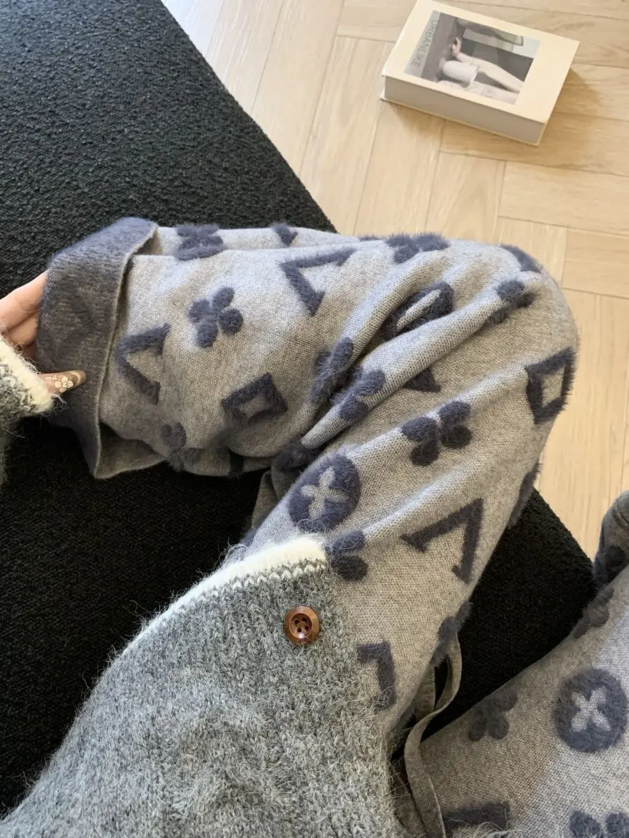 2025 High-End Sweet Style Embroidered Thickened Elastic Waist Knitted Wide-Leg Pants
2025 High-End Sweet Style Embroidered Thickened Elastic Waist Knitted Wide-Leg Pants