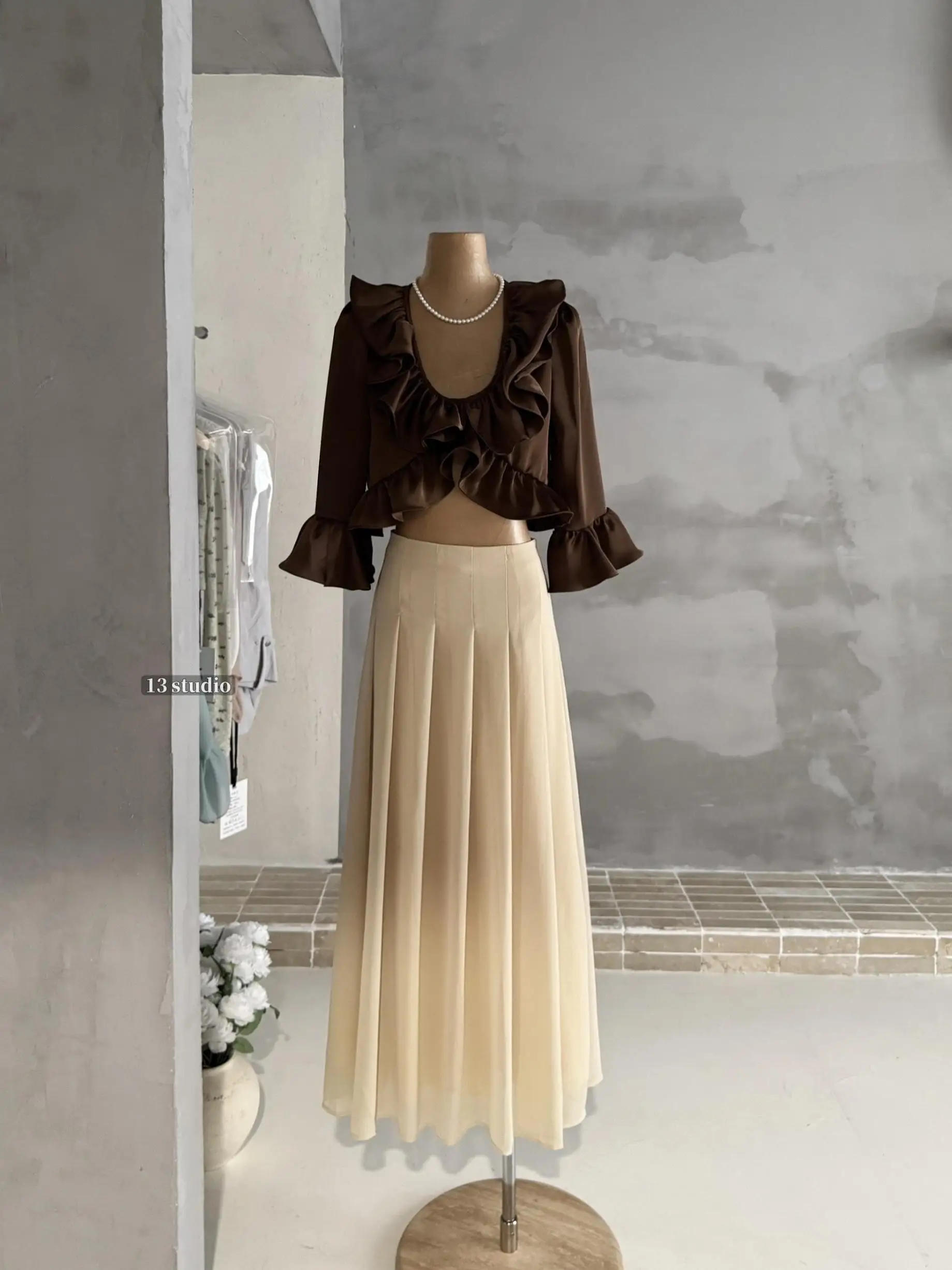 13Studio2026 Women's Long Sleeve V-Neck Shirt And A-Line Long Skirt Two-Piece Set Slimming Effect Floral Lace Hem Summer Fashion
13Studio2026 Women's Long Sleeve V-Neck Shirt And A-Line Long Skirt Two-Piece Set Slimming Effect Floral Lace Hem Summer Fashion