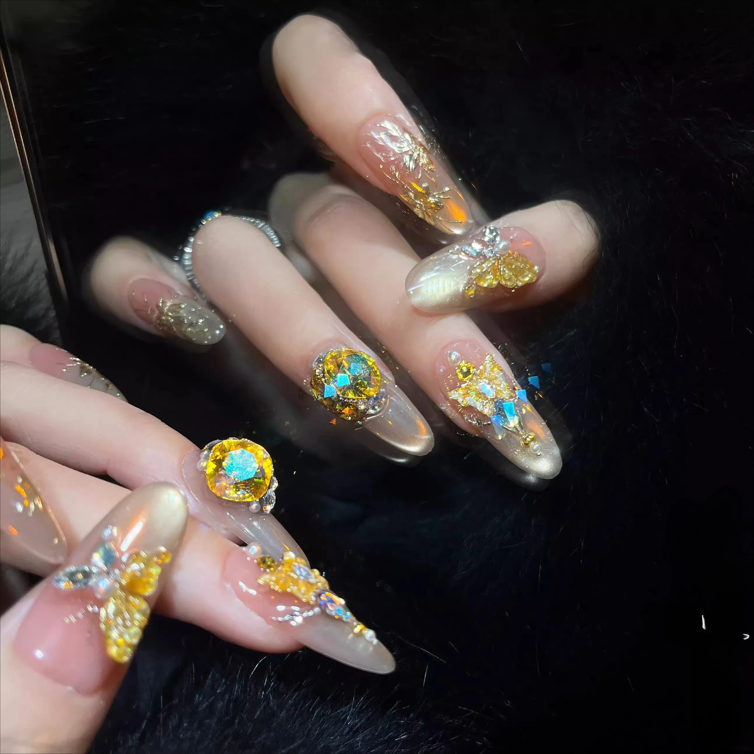 Hand-worn Armor Medium and Long Hand-painted Nail Art Finished Product Big Diamond Advanced Sense Custom Products
Hand-worn Armor Medium and Long Hand-painted Nail Art Finished Product Big Diamond Advanced Sense Custom Products