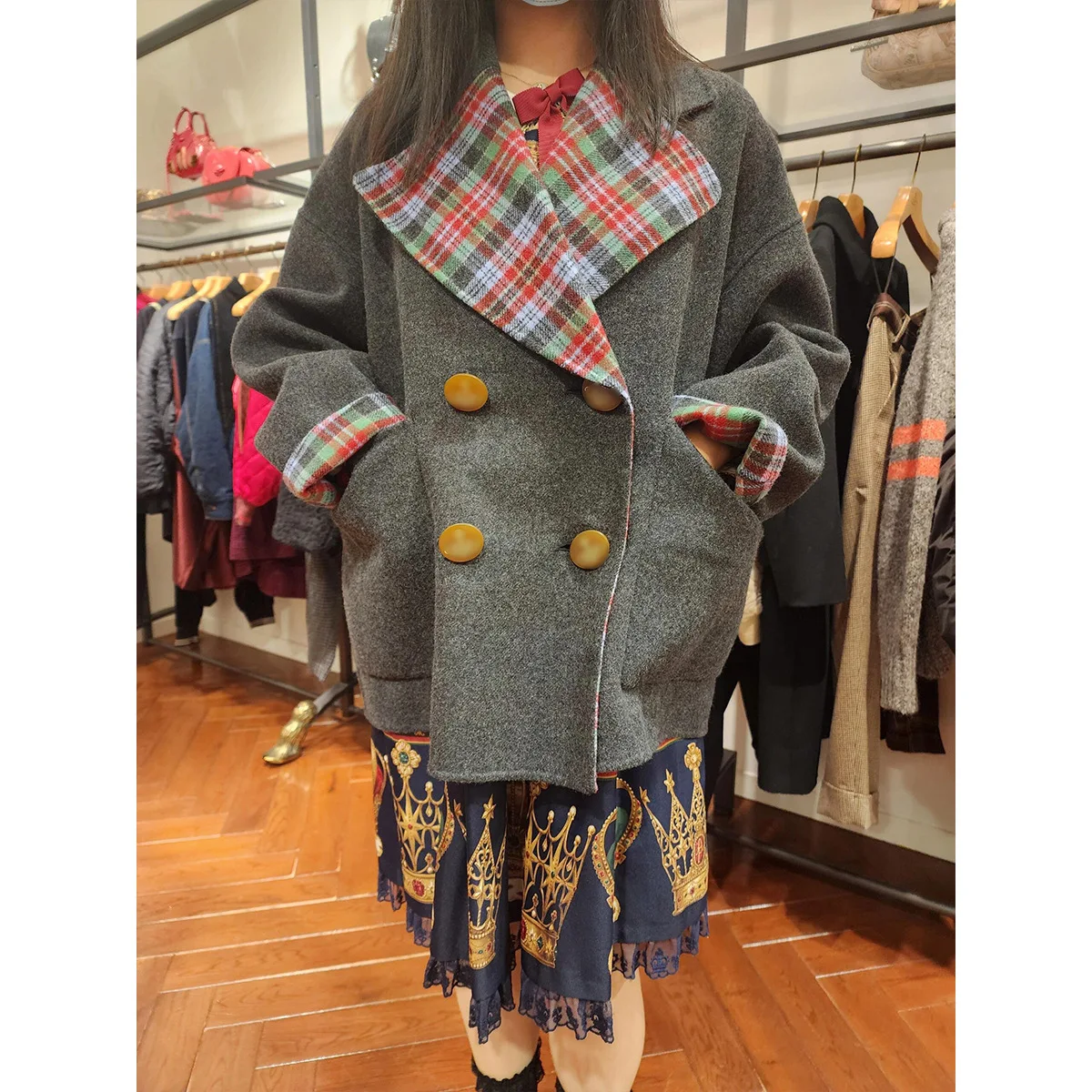 Double-Sided Woolen Coat by Tai Hò Family Short Loose Outerwear Grid Pattern Wearable inside out from China
Double-Sided Woolen Coat by Tai Hò Family Short Loose Outerwear Grid Pattern Wearable inside out from China