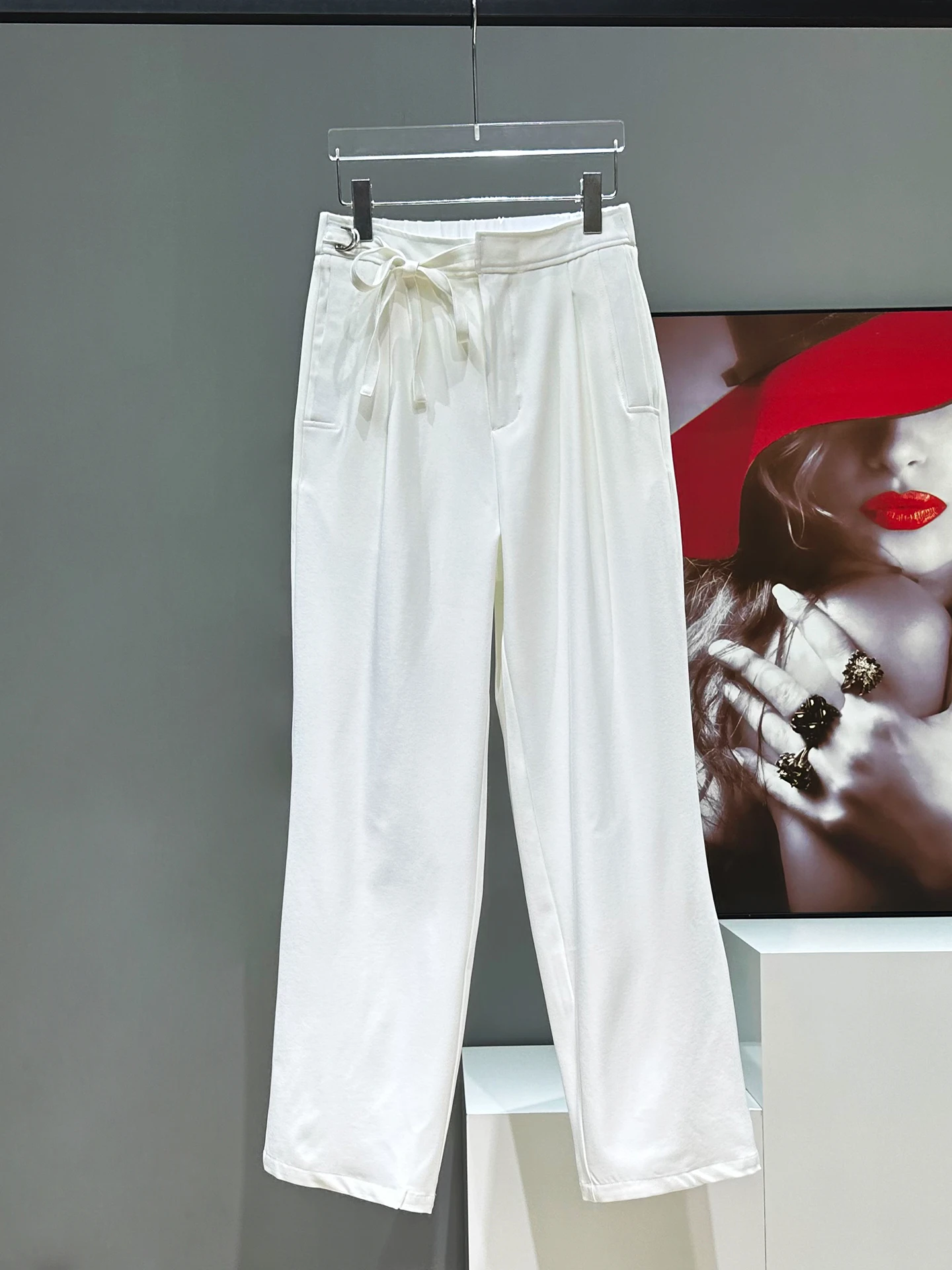 Новые мужские брюки прямого кроя с поясом, премиум-класса, повседневные, молодежные, трендовые, осенние
Новые мужские брюки прямого кроя с поясом, премиум-класса, повседневные, молодежные, трендовые, осенние