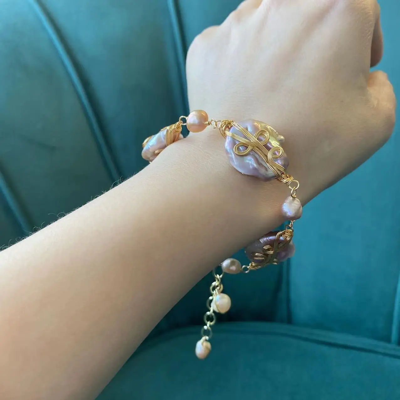 Natural Baroque Freshwater Pearl Purple Handwoven Bracelet Bracelet Versatile Casual Commuter French Retro
Natural Baroque Freshwater Pearl Purple Handwoven Bracelet Bracelet Versatile Casual Commuter French Retro