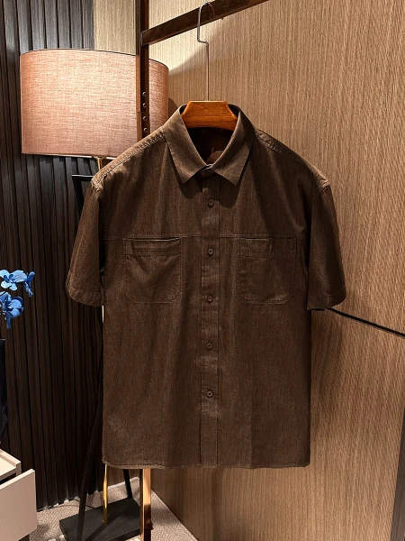 Мужская повседневная рубашка свободного кроя, однотонная, простого дизайна, летняя новинка, дышащая, из хлопка, с коротким рукавом, модная, для городского стиля
Мужская повседневная рубашка свободного кроя, однотонная, простого дизайна, летняя новинка, дышащая, из хлопка, с коротким рукавом, модная, для городского стиля