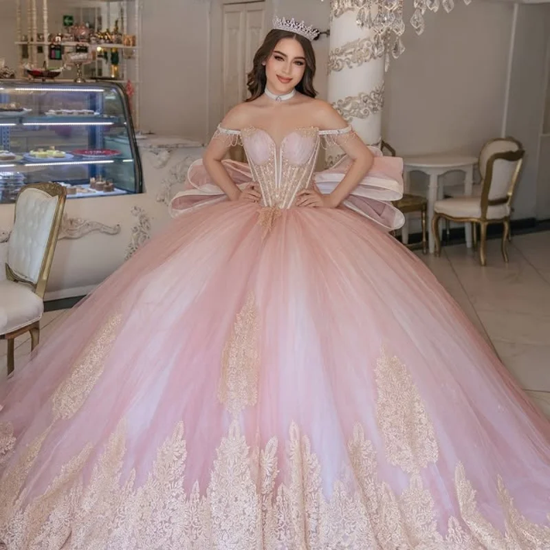 Customized Shiny Pink Quinceanera Dresses Off the Shoulder crystal sequin applique Long tail ruffle Vestido 15 Quinceanera
Customized Shiny Pink Quinceanera Dresses Off the Shoulder crystal sequin applique Long tail ruffle Vestido 15 Quinceanera