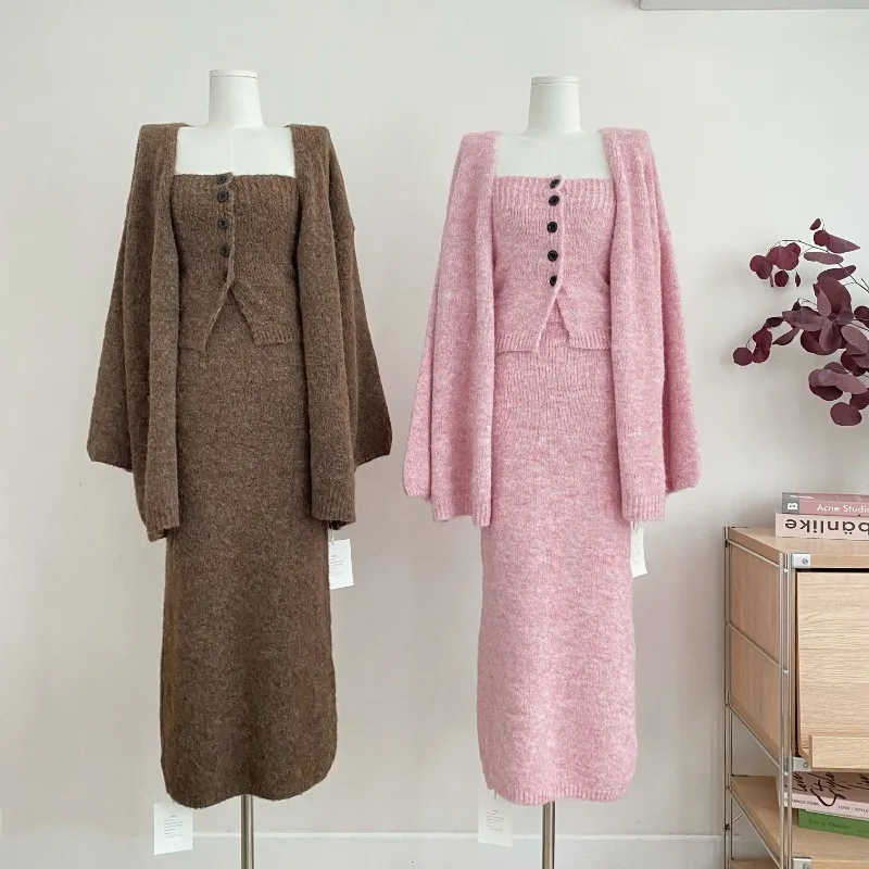 Корейская мода, осенние новые женские комплекты из 3 предметов, вязаный свободный кардиган с длинными рукавами + тонкая майка + длинная юбка с высокой талией, наряды
Корейская мода, осенние новые женские комплекты из 3 предметов, вязаный свободный кардиган с длинными рукавами + тонкая майка + длинная юбка с высокой талией, наряды