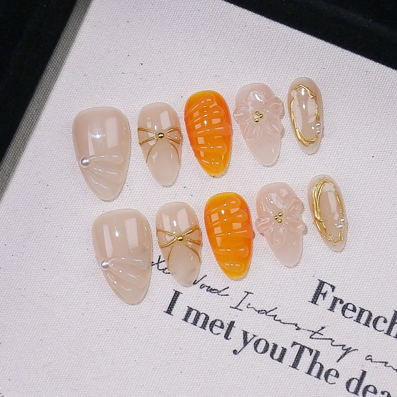 10pcs Handmade Short Almond Press on Nails With 3D Carved Flowers Bow Design Fake Nails Wearable Sweet Cute French Fake Nails
10pcs Handmade Short Almond Press on Nails With 3D Carved Flowers Bow Design Fake Nails Wearable Sweet Cute French Fake Nails