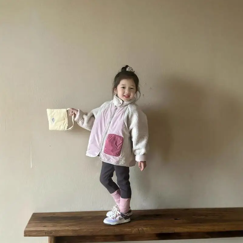 2025 Autumn Winter Girls' Warm Coat Patchwork Jacket Quilted Tops Stand Collar New Fashion Padded Jacket Children Clothing
2025 Autumn Winter Girls' Warm Coat Patchwork Jacket Quilted Tops Stand Collar New Fashion Padded Jacket Children Clothing