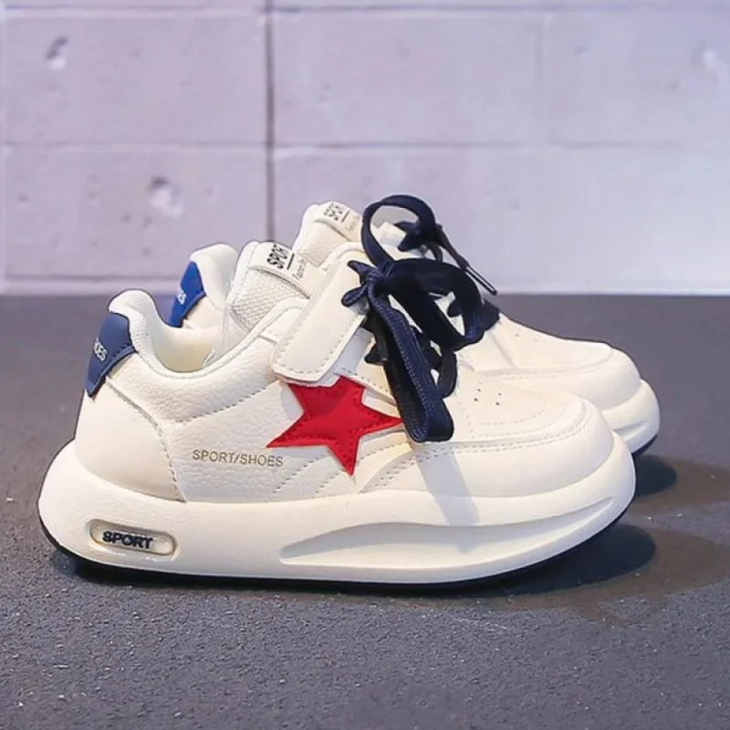 Спортивная обувь из искусственной кожи для детей, модные кроссовки для подростков, нескользящие, дышащие, для бега, для мальчиков и девочек.
Спортивная обувь из искусственной кожи для детей, модные кроссовки для подростков, нескользящие, дышащие, для бега, для мальчиков и девочек.