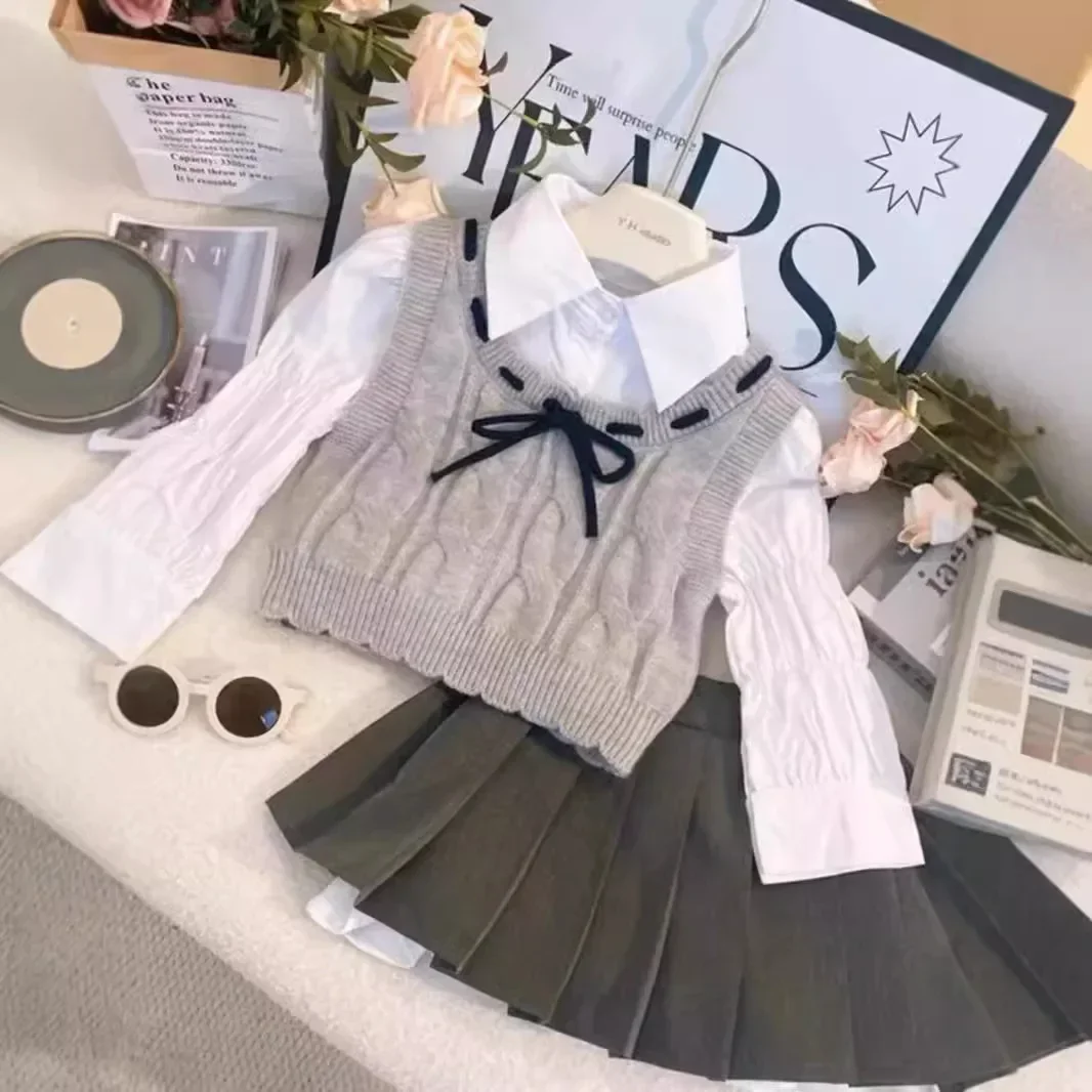 Girl Preppy White Blouses Gray Vest and Skirt Three-piece Set Korean Simple Style Fashion Clothes Girls Suits Set 2025 New Style
Girl Preppy White Blouses Gray Vest and Skirt Three-piece Set Korean Simple Style Fashion Clothes Girls Suits Set 2025 New Style