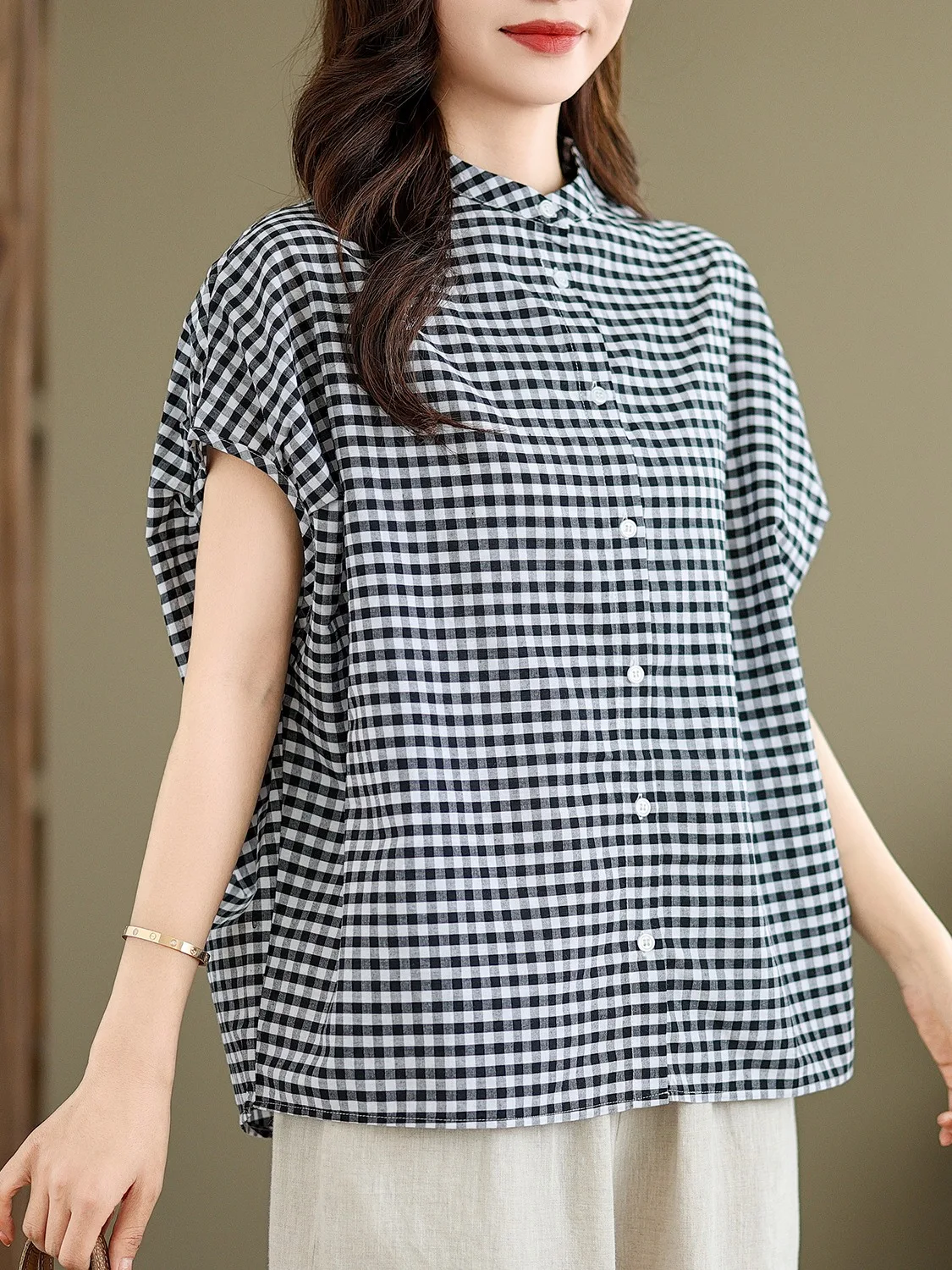 Ретро клетчатый воротник-стойка ort Sve Женский летний топ размера плюс на одной пуговице универсальный Sli Age-Defng Top
Ретро клетчатый воротник-стойка ort Sve Женский летний топ размера плюс на одной пуговице универсальный Sli Age-Defng Top