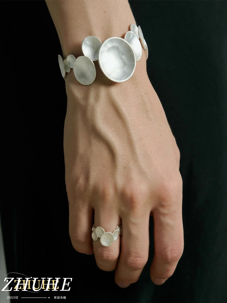 ZHUHE The Irregular Round Bracelet In A Retro Style Is A Jewelry Accessory For Women And A Party Gift
ZHUHE The Irregular Round Bracelet In A Retro Style Is A Jewelry Accessory For Women And A Party Gift