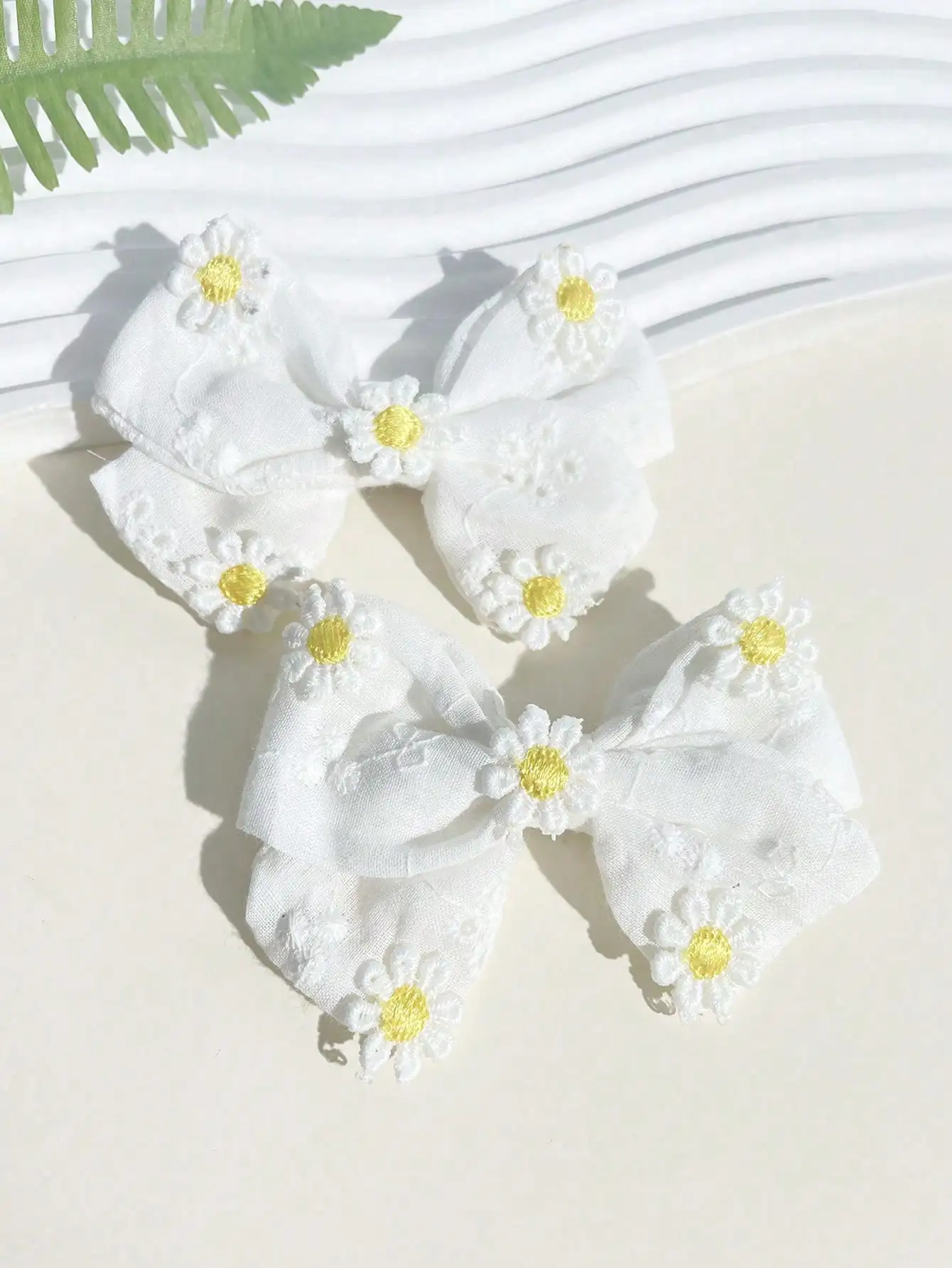 2pcs Daisy Hair Bows For Girls,Cute Flower Decor Bow Hair Clips,White Embroidery Flowers Barrettes With Full Lined,Kids Baby Hair Accessories Love Valentine
2pcs Daisy Hair Bows For Girls,Cute Flower Decor Bow Hair Clips,White Embroidery Flowers Barrettes With Full Lined,Kids Baby Hair Accessories Love Valentine