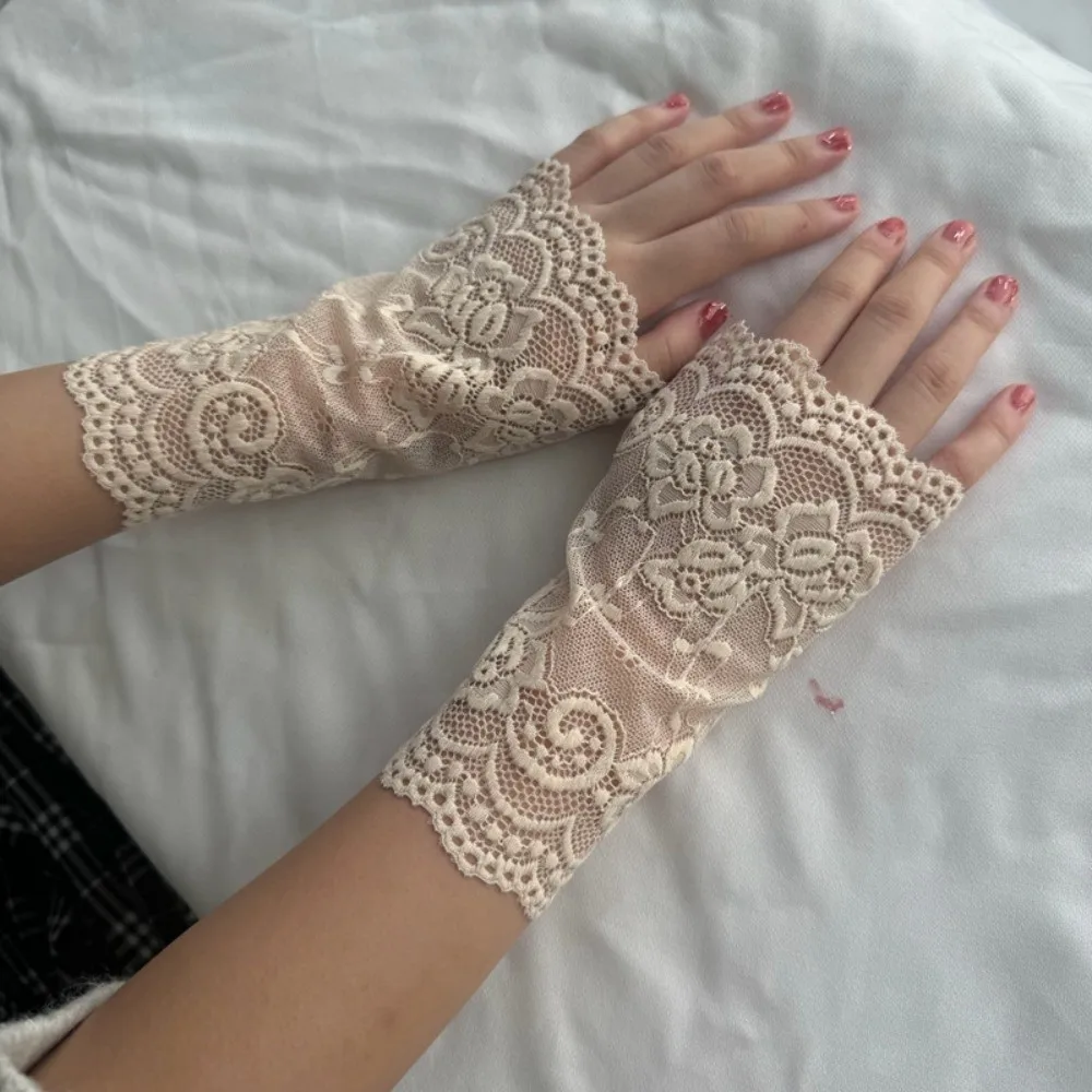 Embroidered Lace Detachable Fake Sleeves Hollow Out Mesh Lace Fake Sleeves Cuff Elastic Sun Protection Wrist Cuffs Wedding Decor
Embroidered Lace Detachable Fake Sleeves Hollow Out Mesh Lace Fake Sleeves Cuff Elastic Sun Protection Wrist Cuffs Wedding Decor