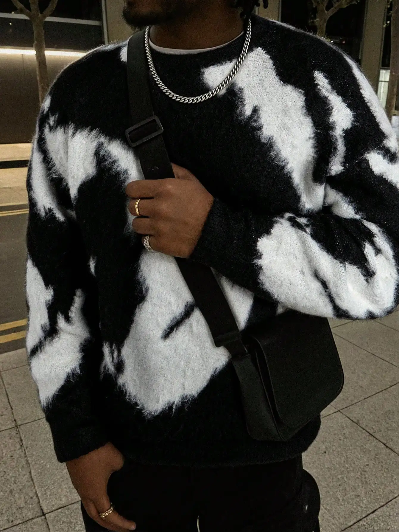 Men's Loose Fit Black & White Abstract Pattern Pullover Sweater, Casual Streetwear Style
Men's Loose Fit Black & White Abstract Pattern Pullover Sweater, Casual Streetwear Style